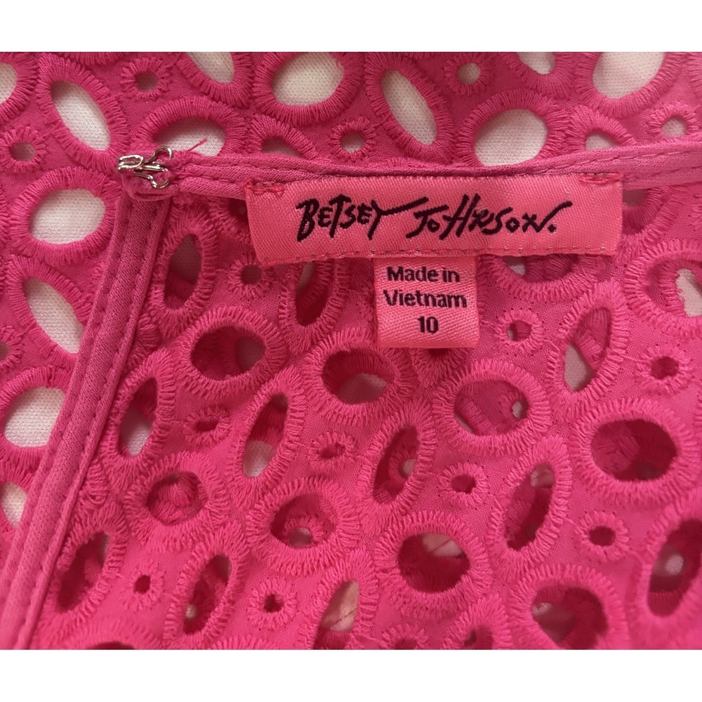 Betsey Johnson Hot Pink Eyelet Lace Fit Flare Dress Keyhole Back Size 10 - Picture 9 of 10